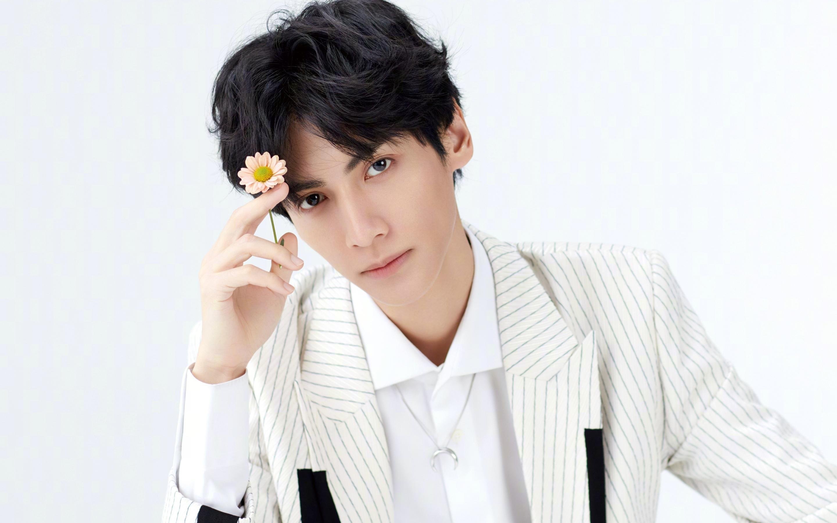 熊猫体育入口-赛季中场：最令人期待的“明星之夜”精彩盘点，明星之夜音乐餐厅