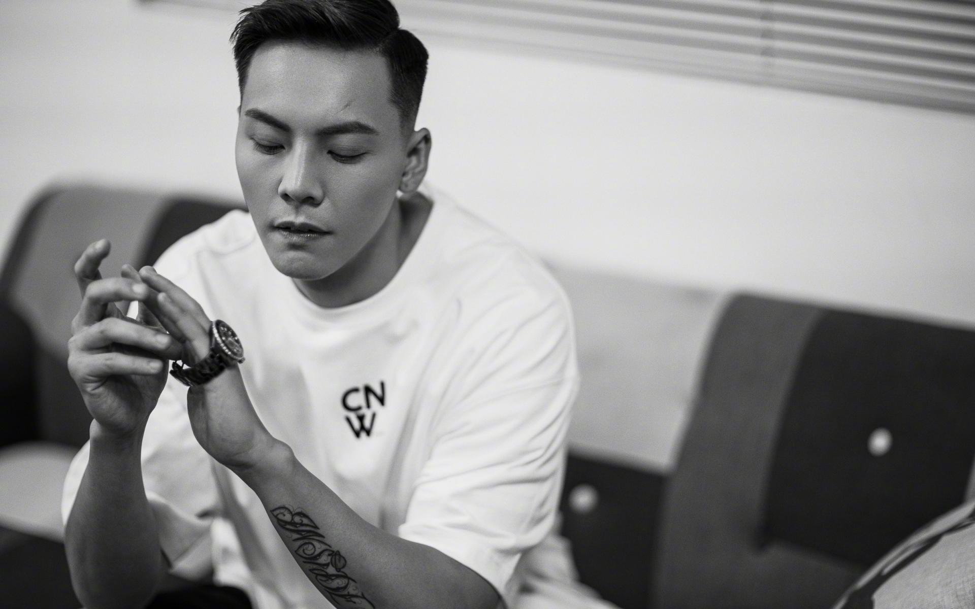 比赛中球队人才济济,各自展现出色实力,球赛球员