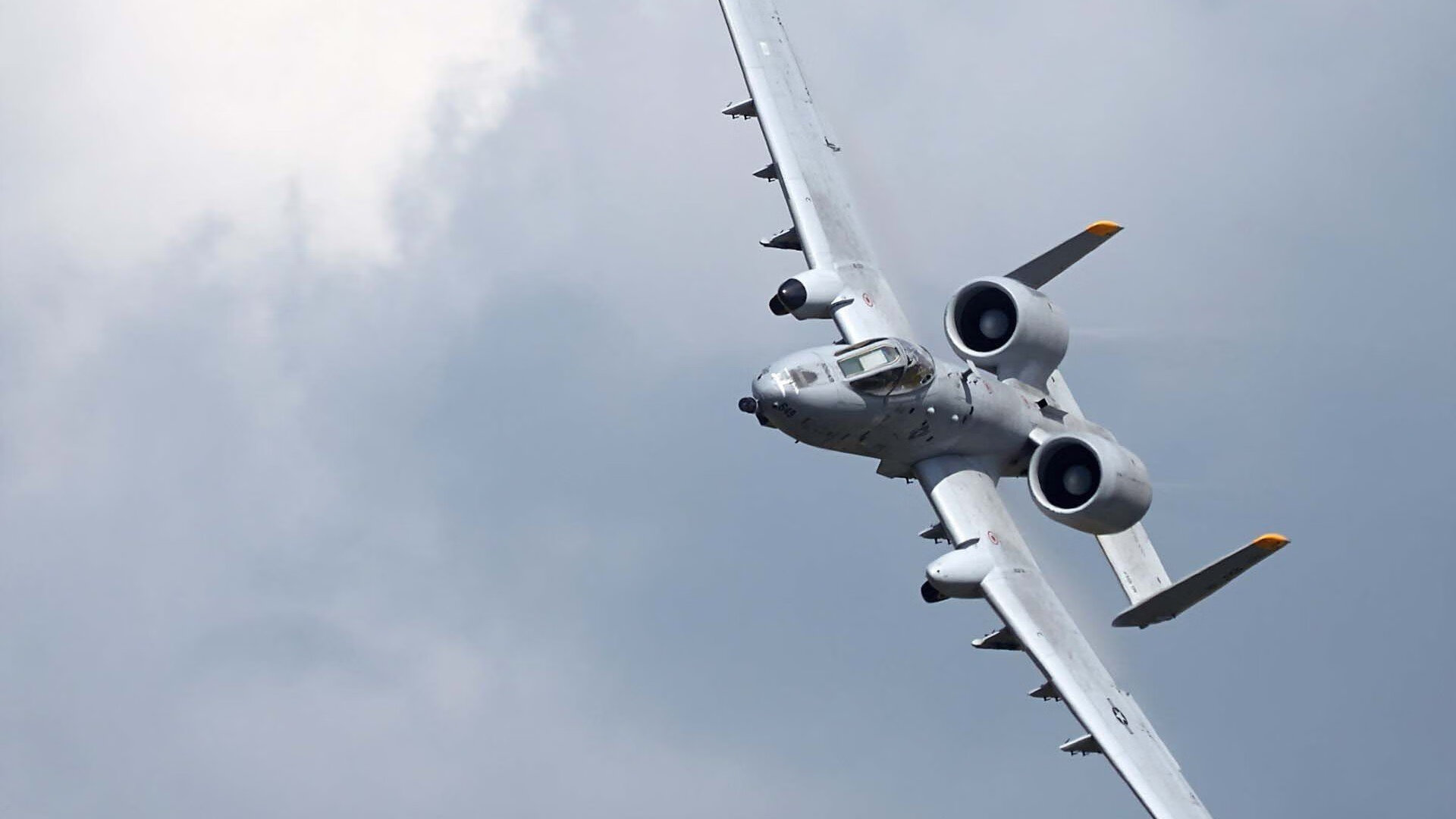 万米长跑决赛,莫桑比克选手突围夺金